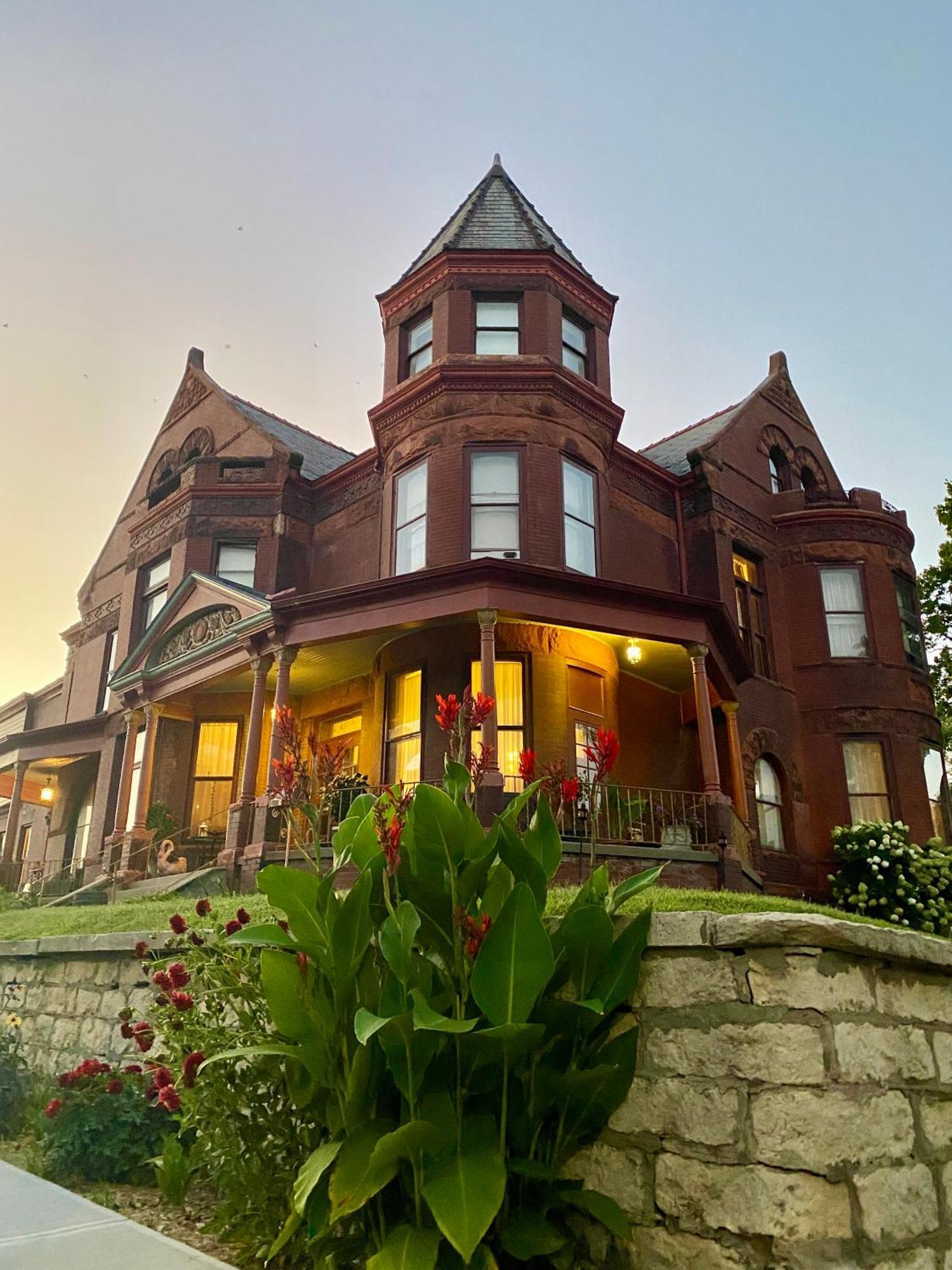 Vineyard Mansion B&B Saint Joseph Exterior foto