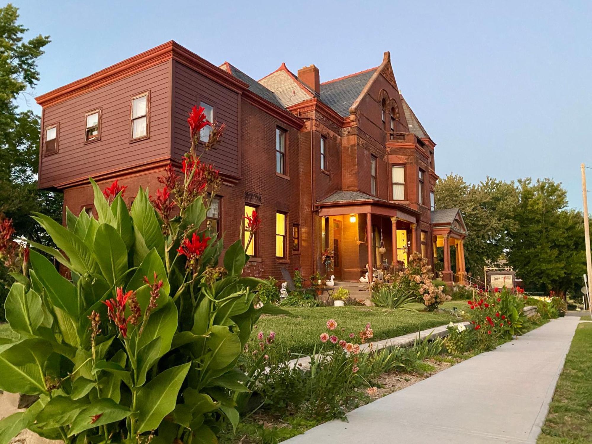 Vineyard Mansion B&B Saint Joseph Exterior foto